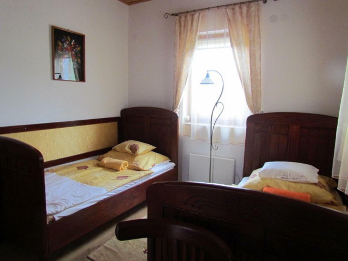 Matyasmadar Vendeghaz Hotel Tard Bagian luar foto