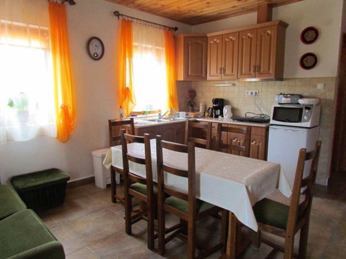 Matyasmadar Vendeghaz Hotel Tard Bagian luar foto