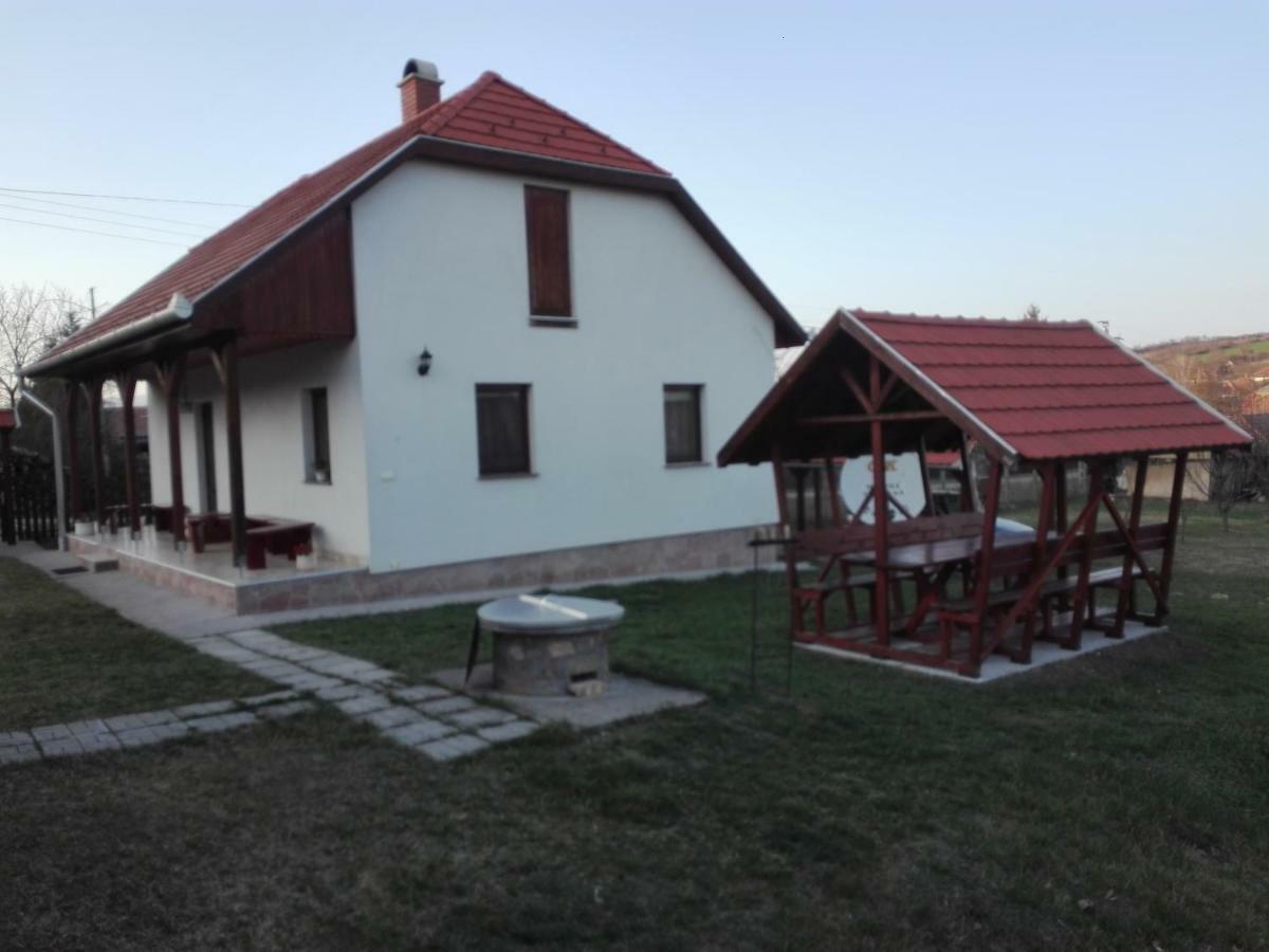 Matyasmadar Vendeghaz Hotel Tard Bagian luar foto